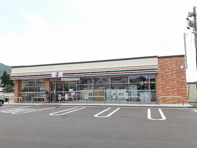 コンビニ　セブンイレブン（コンビニ）まで660m