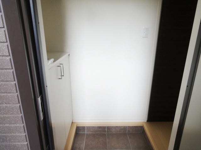 玄関　同物件別号室です。