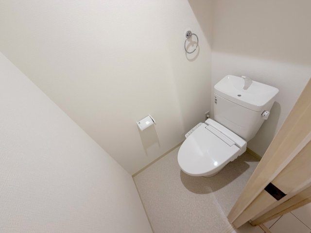 トイレ　綺麗なトイレにはウォシュレット標準装備です。