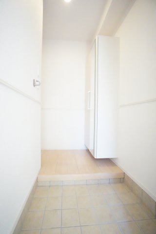 玄関　※同物件・同タイプの写真です。