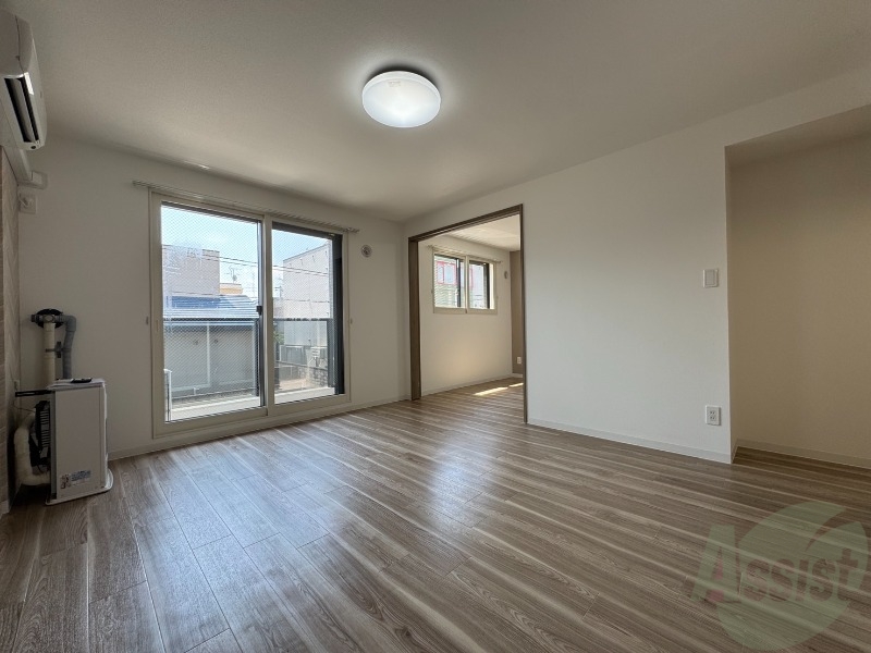 居室・リビング　広くてキレイなお部屋が広がっていて、充実した生活が送れそう。