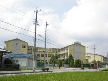 小学校　岡崎市立緑丘小学校（小学校）まで423m