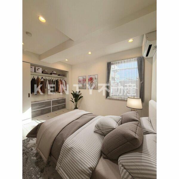 その他部屋・スペース　開放的な寝室です