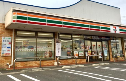 コンビニ　セブン－イレブン　甲良尼子店（コンビニ）まで1800m