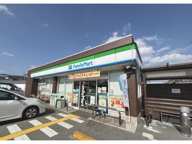 コンビニ　ファミリーマート伊丹森本店（コンビニ）まで600m
