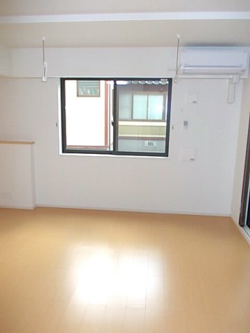 居室・リビング　明るいリビングです☆