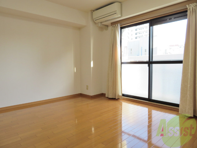 居室・リビング　陽当たり良く、十分に広さのあるお部屋となっております