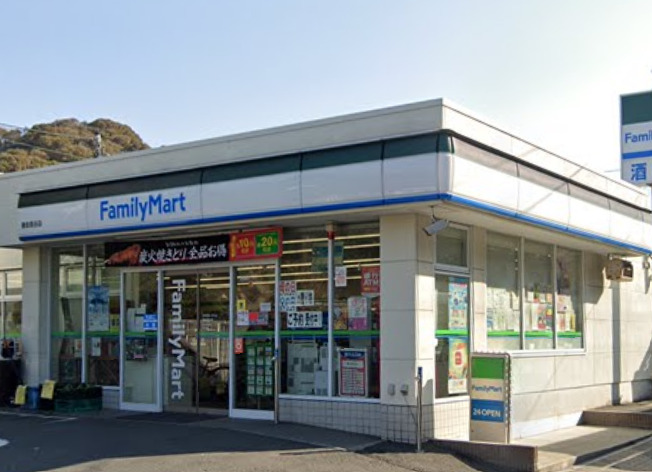 コンビニ　ファミリーマート（コンビニ）まで370m