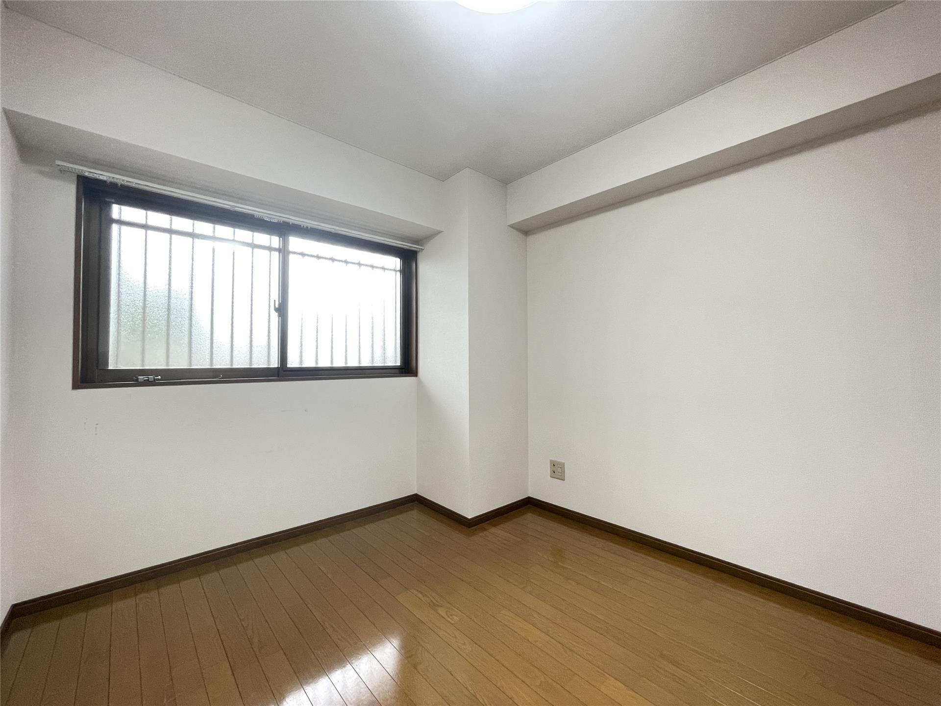 その他　4.8帖の洋室です♪