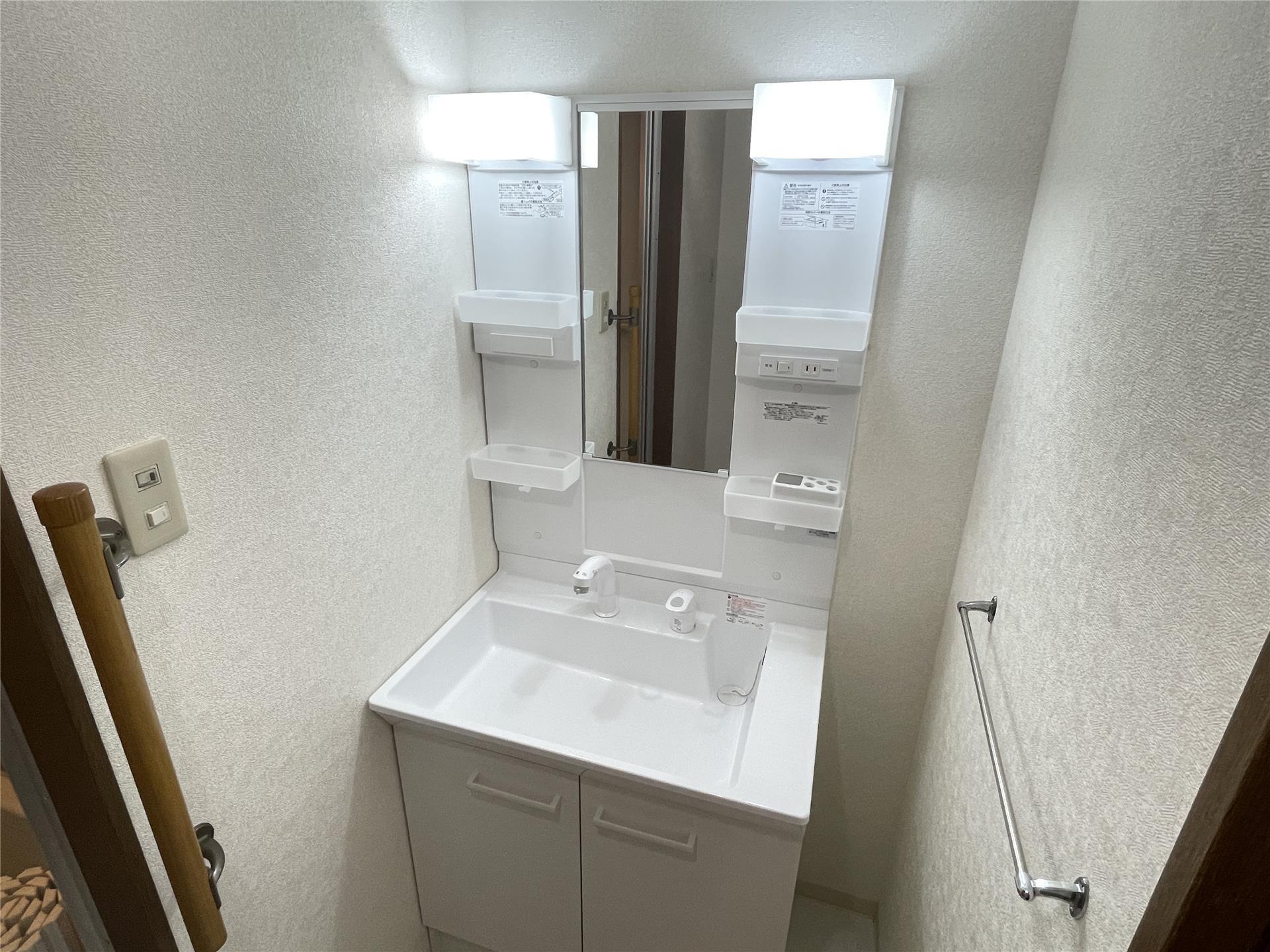 洗面設備　身支度に便利な洗面台付き♪