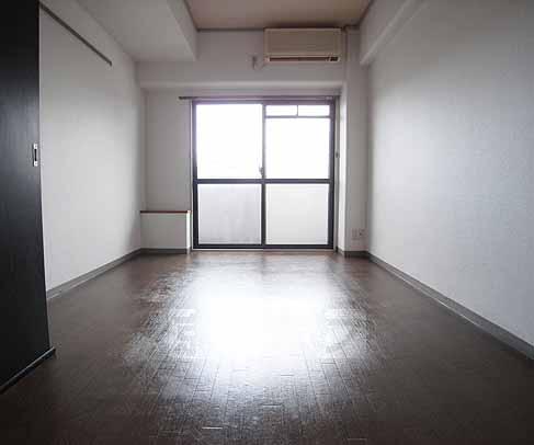 居室・リビング　鉄筋コンクリート造のマンションです