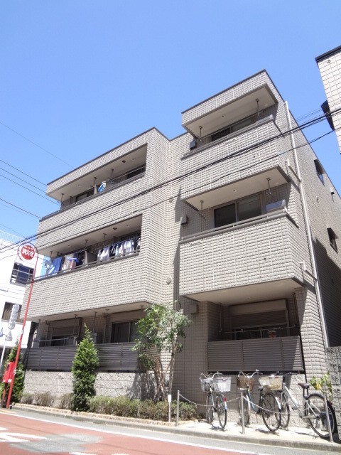 建物外観　2011年5月完成　旭化成へーベルメゾン