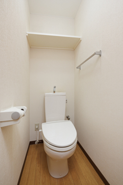 トイレ　※写真は同タイプ住戸です。