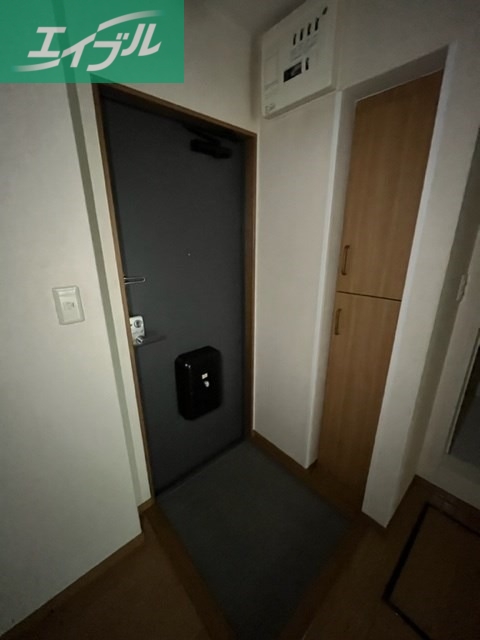 玄関　玄関からキッチンスペース