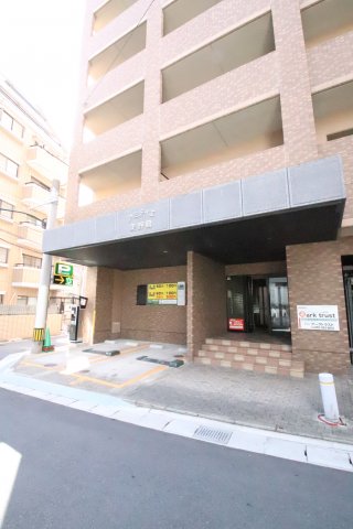 エントランス　清潔なエントランスです