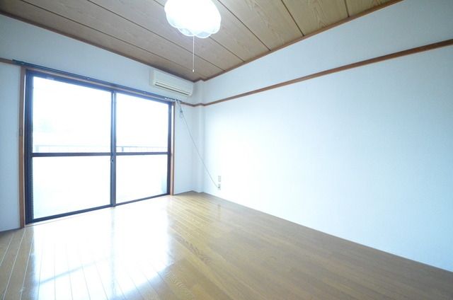 居室・リビング　☆明るいお部屋です☆