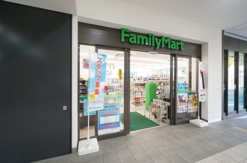 コンビニ　ファミリーマート 千葉中央駅店（コンビニ）まで238m