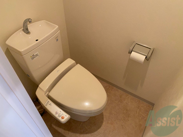 トイレ　トイレはこちらウォシュレット付きでうれしいですね