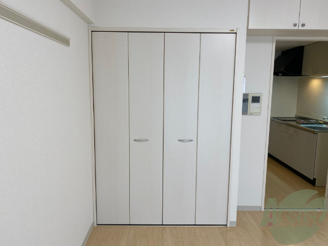 収納　収納はこちらのクローゼットになりますねー。