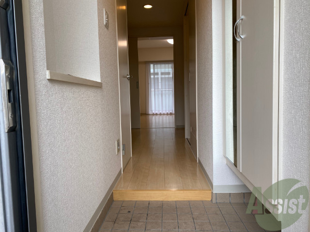 玄関　玄関からの目線はこんな感じになりますねー。
