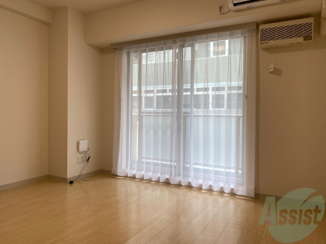 居室・リビング　南向きの窓から日差しが入り明るいお部屋ですよ。