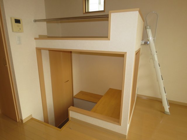 その他　DEN