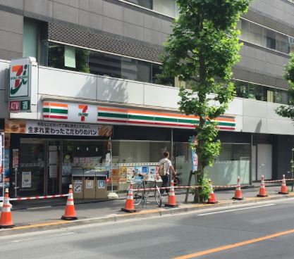 コンビニ　セブンイレブン赤坂6丁目店（コンビニ）まで282m