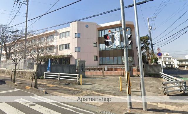 小学校　四国中央市立 三島小学校（小学校）まで722m