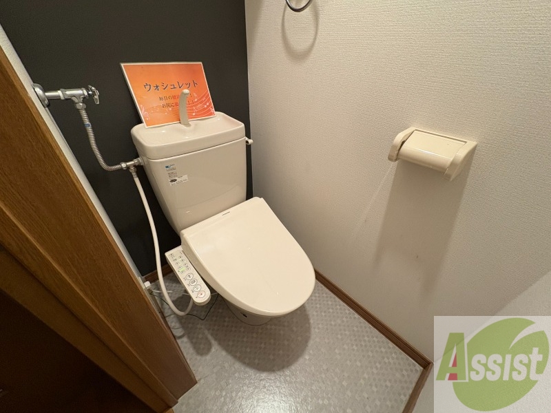 トイレ　ウォシュレット機能がついたトイレです。安心して使用できます。