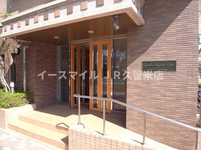 エントランス　落ち着いたエントランスです
