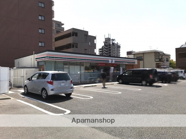 コンビニ　セブンイレブン（コンビニ）まで845m