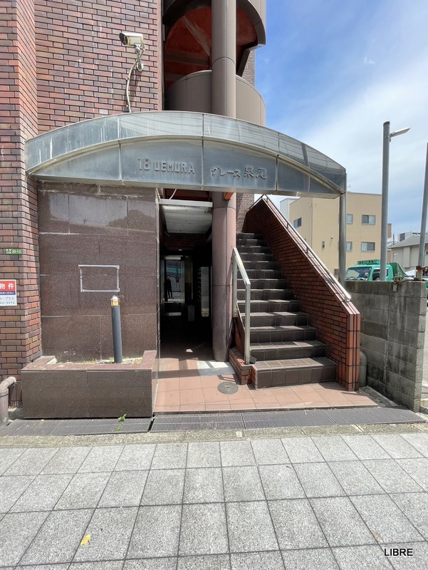 エントランス　建物玄関です！