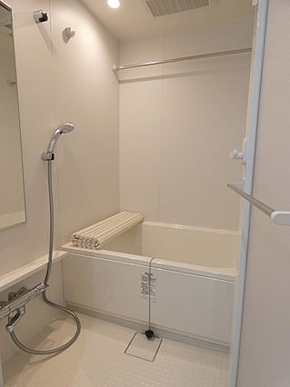 バス・シャワールーム　※別部屋の参考写真です。