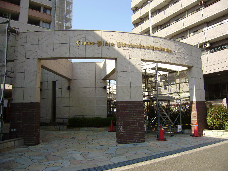 エントランス　立派な佇まいです♪