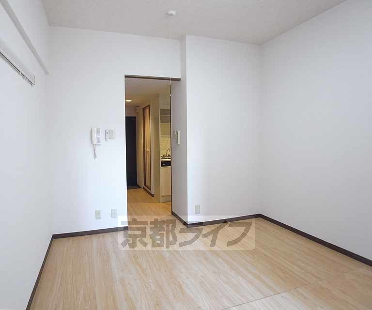 居室・リビング　配置しやすいお部屋ですよ。
