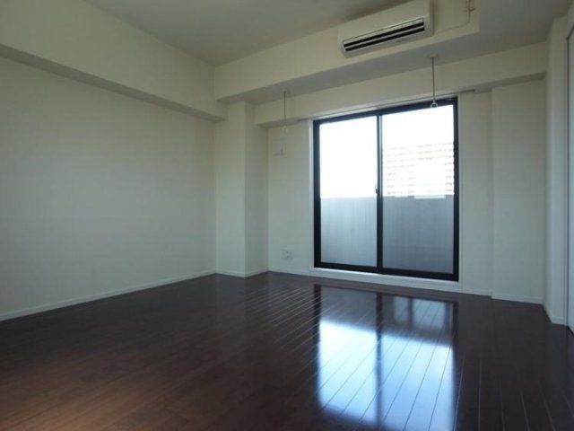 居室・リビング　エルフラット板橋　北区滝野川6