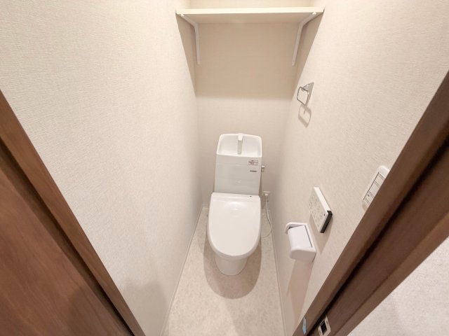 トイレ　綺麗なトイレにはウォシュレット標準装備です。
