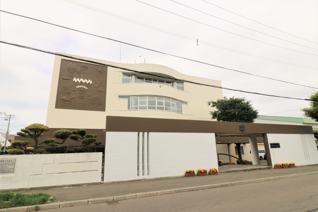 中学校　札幌市立西岡北中学校（中学校）まで1389m