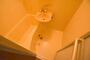 バス・シャワールーム　バスルームはトイレと別々で、広々としていますよ。