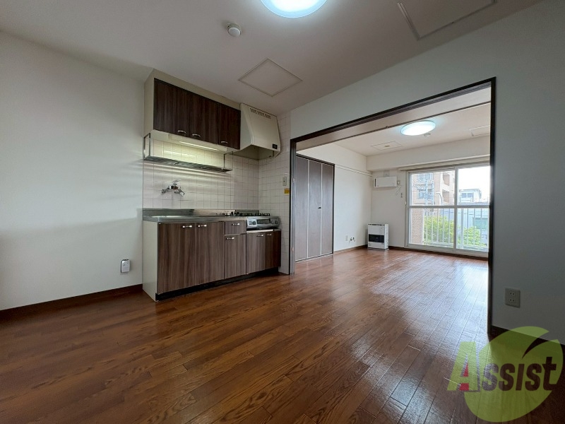 居室・リビング　広くてキレイなお部屋が広がっていて、充実した生活が送れそう。