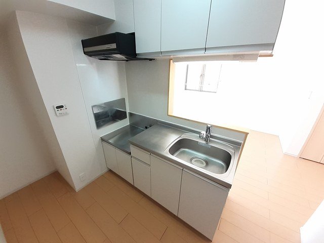 キッチン　コンパクトなキッチンで掃除もラクラク