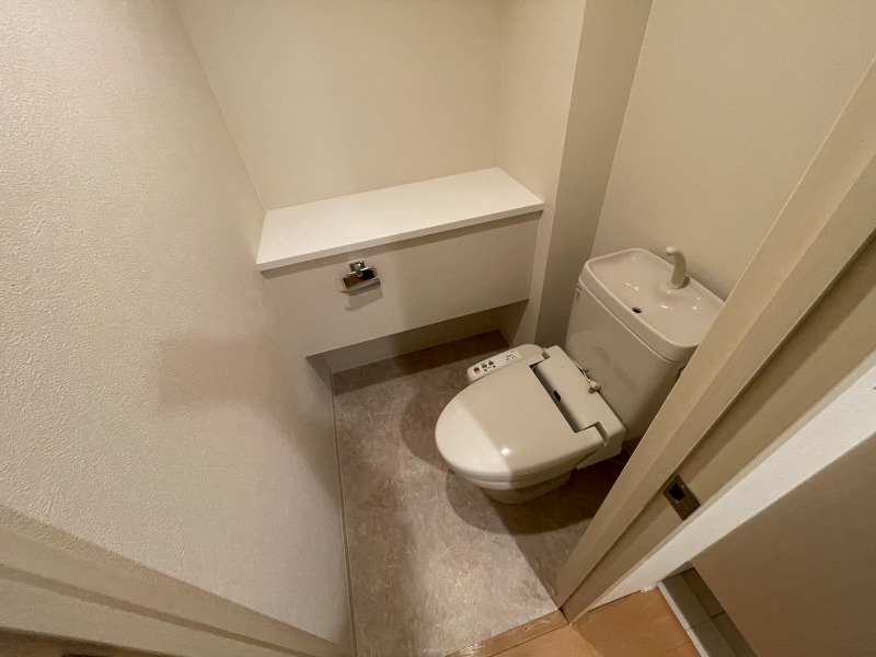 トイレ　トイレははじめからウォシュレット付きです！