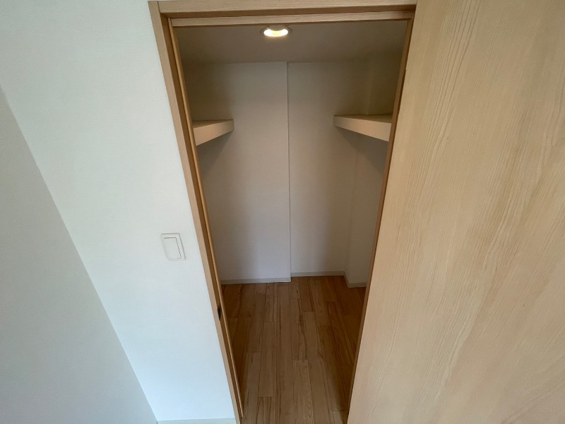 収納　寝室の収納です。部屋がすっきり片付きます。