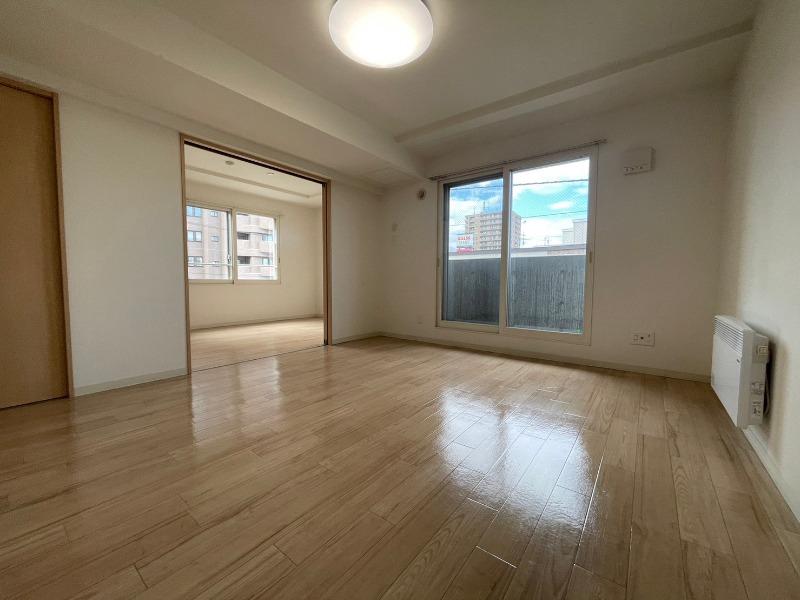 居室・リビング　広くてキレイなお部屋が広がっていて、充実した生活が送れそう。