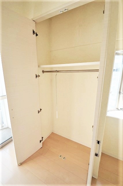 収納　鏡付のクローゼット＊号室・階数によって色味違います