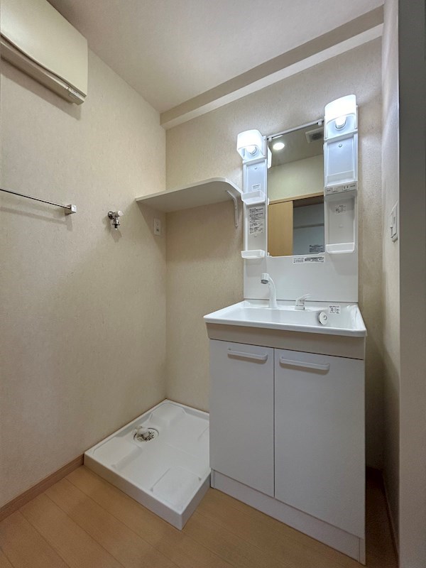 洗面設備　※別号室の参考写真です。