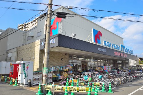 スーパー　万代桃谷駅前店（スーパー）まで541m