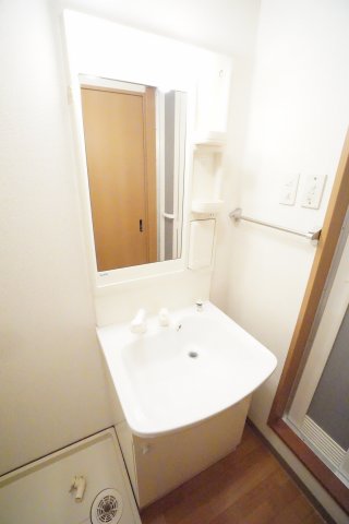 洗面設備　※同物件・反転タイプの写真です。
