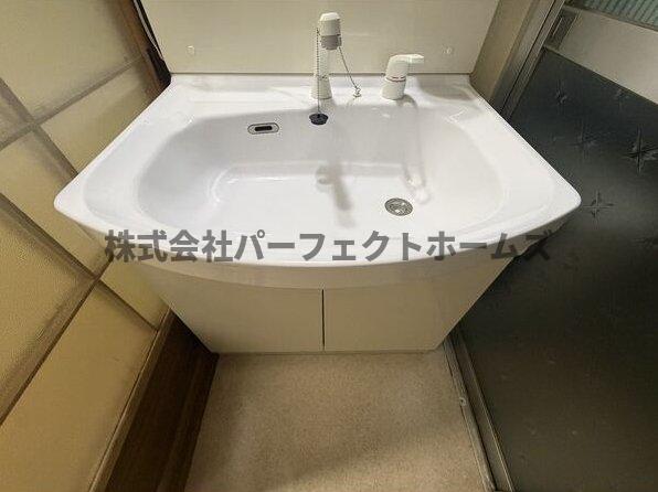 洗面設備　使いやすい洗面台です