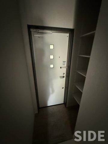 グロワール栄町の玄関写真